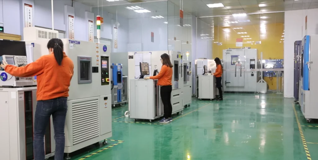 laboratorio di produzione di tosaerba intelligenti